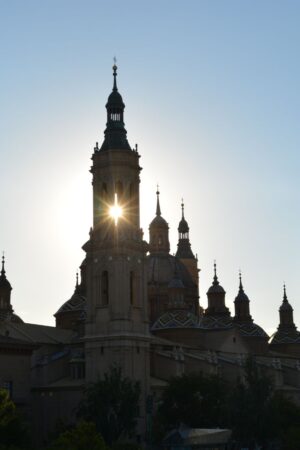 2. Descubre El Pilar en Zaragoza desde Lago Resort
