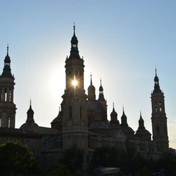 2. Descubre El Pilar en Zaragoza desde Lago Resort